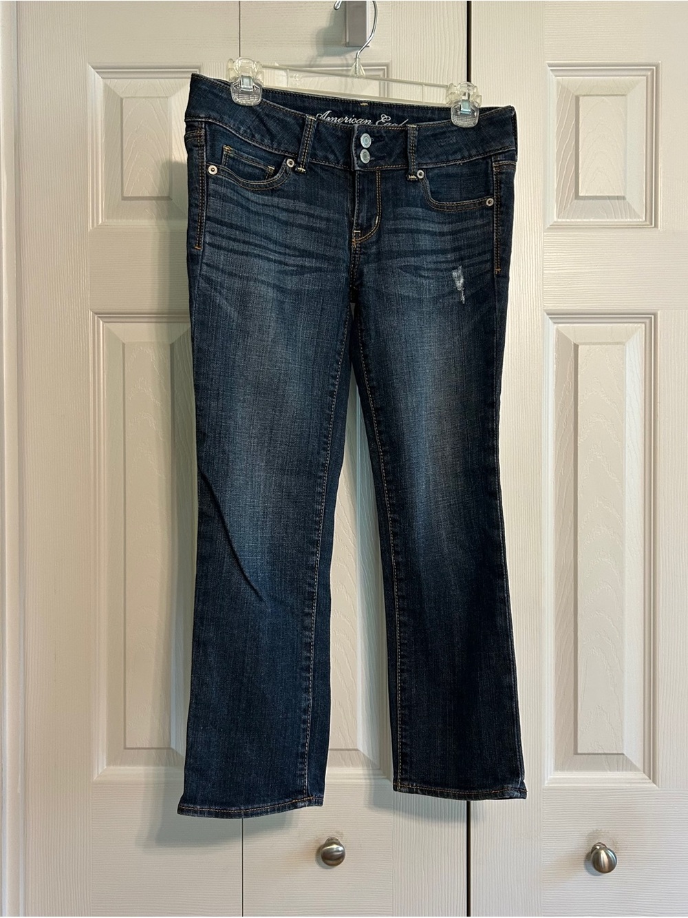 🍀American Eagle Low Rise Double Button Capri Jeans